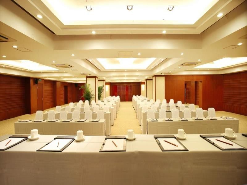 โรงแรมซันเวิลด์ หวางฟูจิง โรงแรม 4*